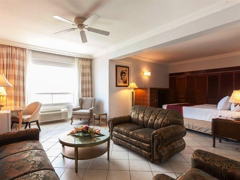 Ramada By Wyndham Princess Belize City Kültér fotó